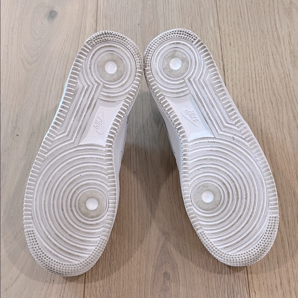 Nike Women’s Air Force 1 White Sneakers Size 9 Almost New - Picture 6 of 8